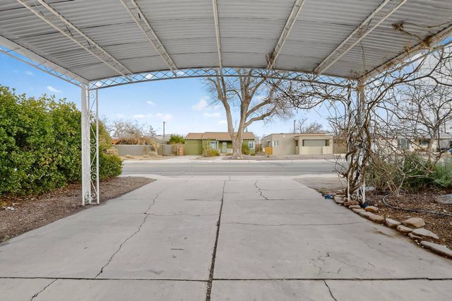 313 Washington Street NE, Albuquerque, NM 87108