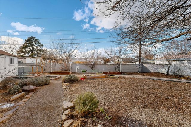 313 Washington Street NE, Albuquerque, NM 87108