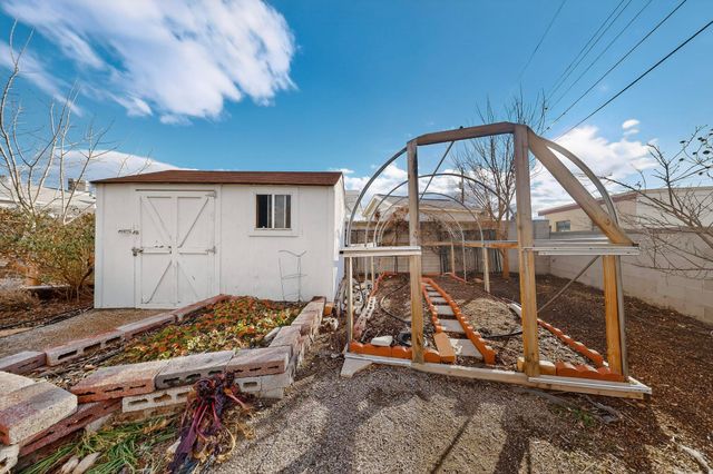 313 Washington Street NE, Albuquerque, NM 87108