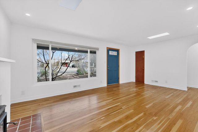 313 Washington Street NE, Albuquerque, NM 87108