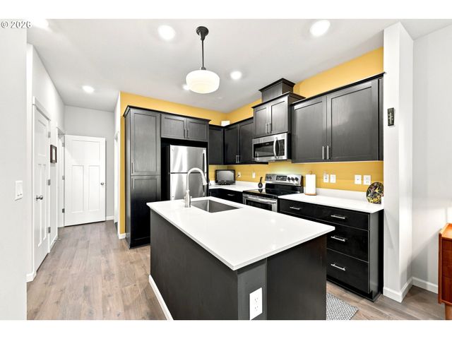 12023 Se HIGH CREEK Rd E, Happy Valley, OR 97086