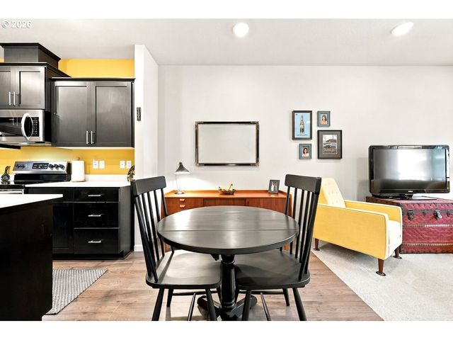 12023 Se HIGH CREEK Rd E, Happy Valley, OR 97086