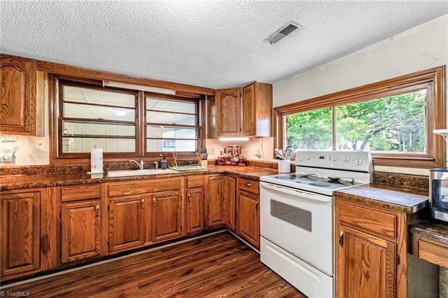 7549 Sunnyvale Drive, High Point, NC 27265