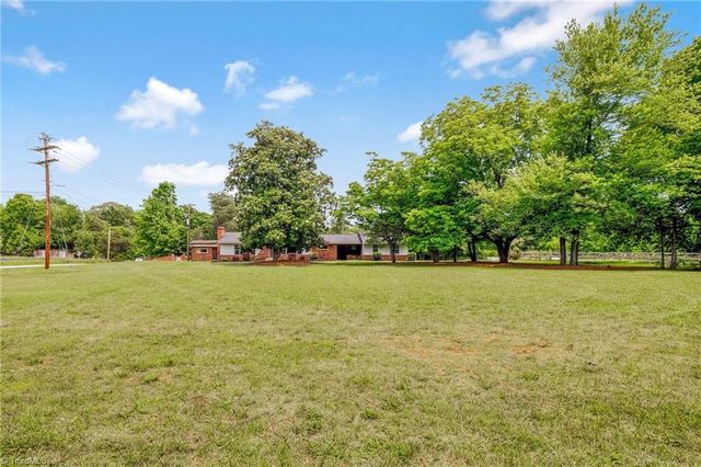7549 Sunnyvale Drive, High Point, NC 27265