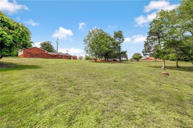 7549 Sunnyvale Drive, High Point, NC 27265