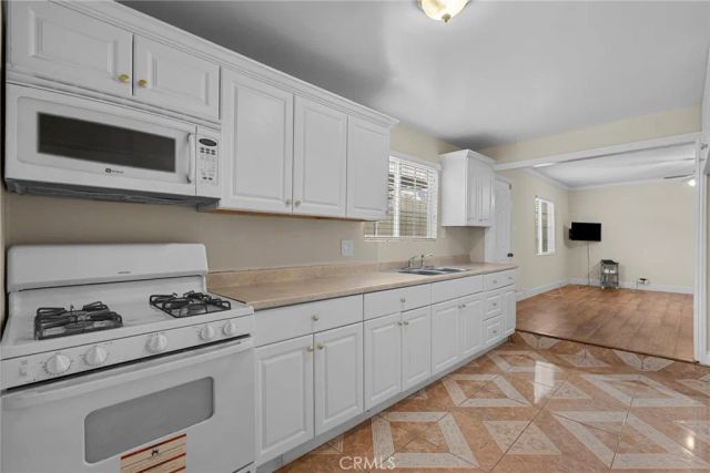 18621 Bryant Street 2, Northridge, CA 91324