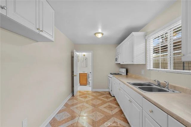 18621 Bryant Street 2, Northridge, CA 91324