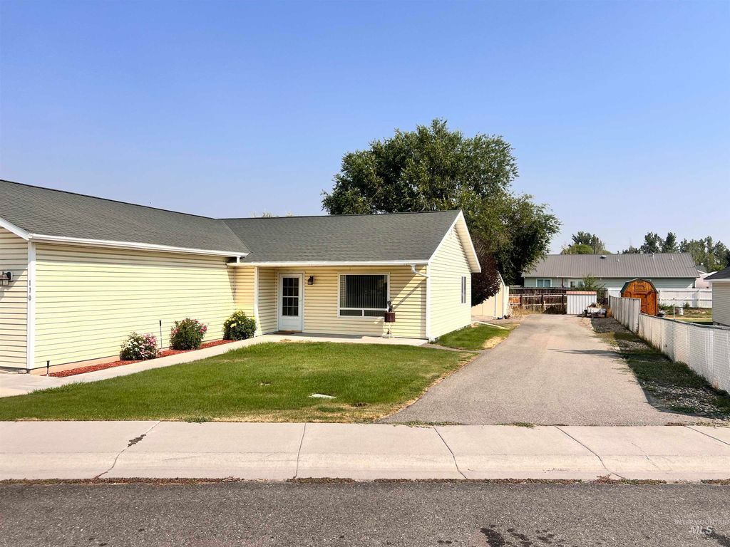 110 Knob St, Wendell, ID 83355 photo 2