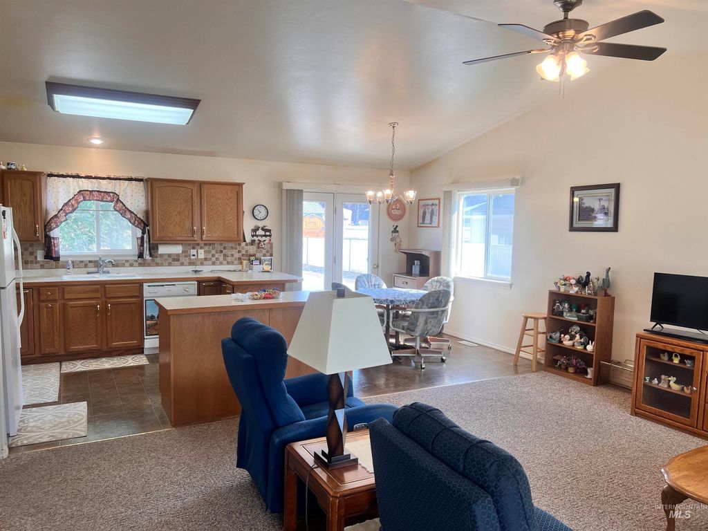 110 Knob St, Wendell, ID 83355 photo 4
