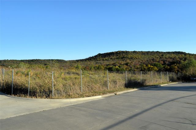 6151 Sportsmans Parkway, Dallas, TX 75211