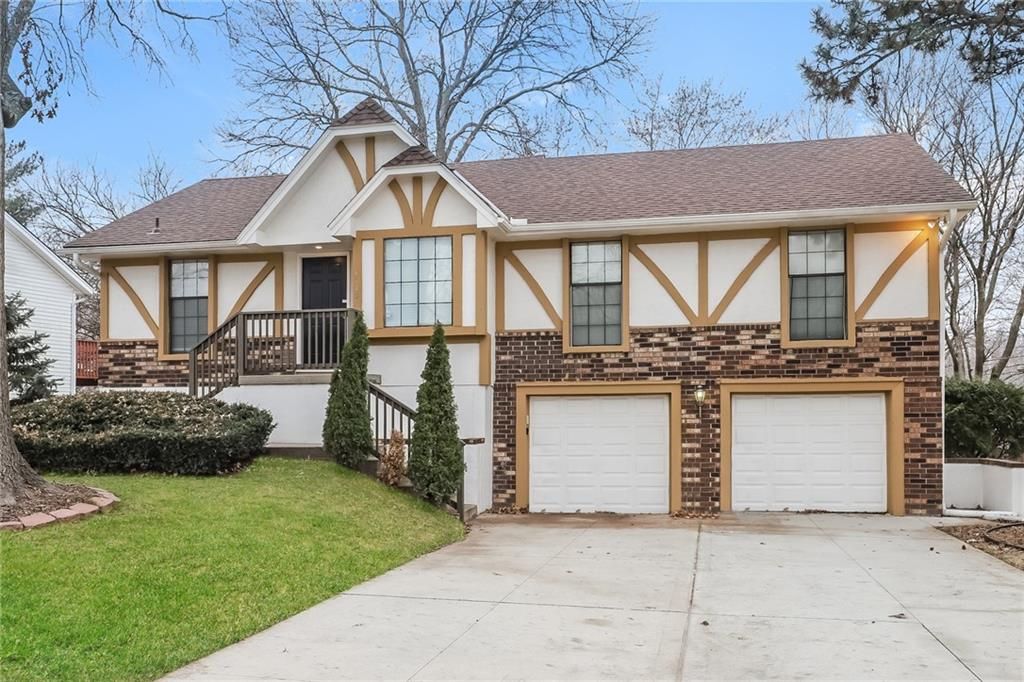 3710 Chapel Drive, Lee's Summit, MO 64064