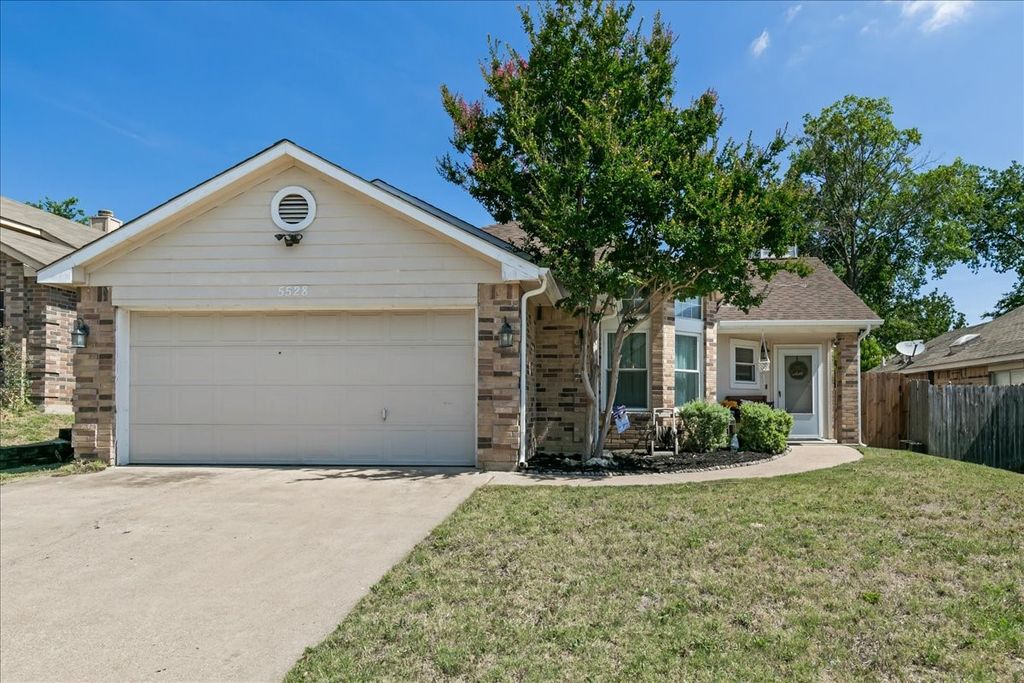 5528 Stone Meadow Lane, Fort Worth, TX 76179
