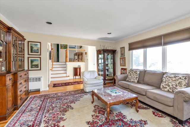 2006 Norshon Road, Merrick, NY 11566