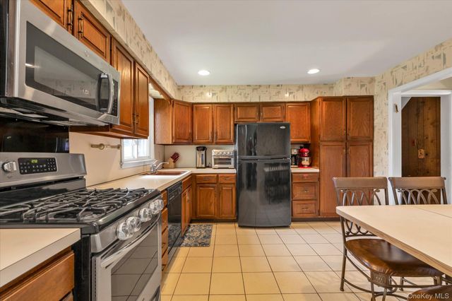 2006 Norshon Road, Merrick, NY 11566