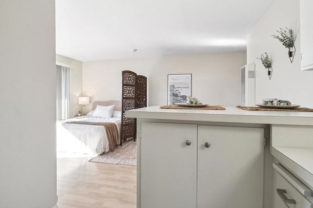 1458 Hudson Street 207, Redwood City, CA 94061