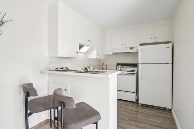 1458 Hudson Street 207, Redwood City, CA 94061