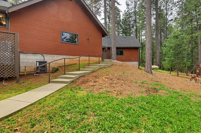 11790 Kathryn Ln, Nevada City, CA 95959
