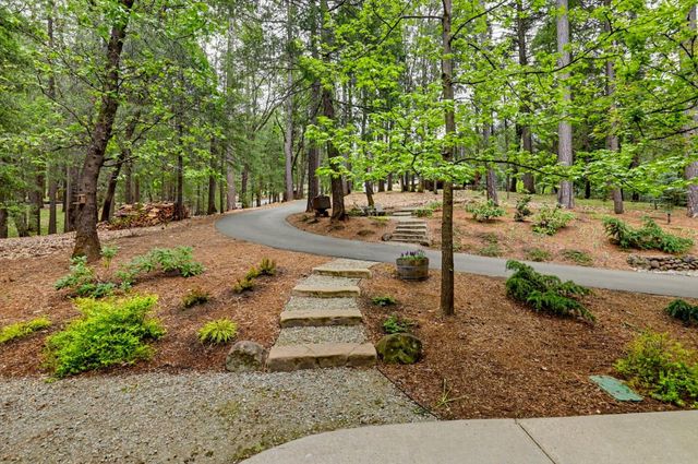 11790 Kathryn Ln, Nevada City, CA 95959