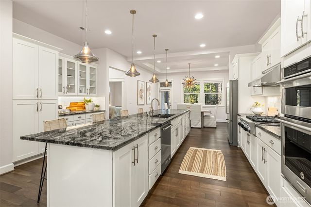 404 6th Lane NE, Issaquah, WA 98029