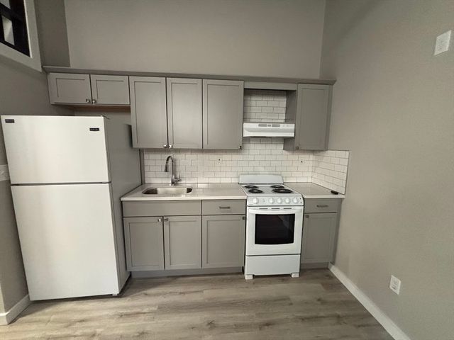 142 Gove St 1, Boston, MA 02128