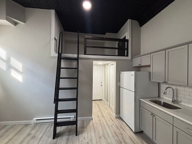 142 Gove St 1, Boston, MA 02128