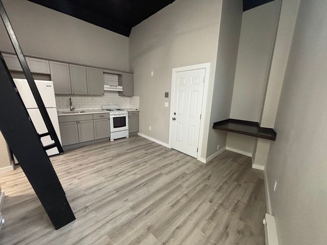 142 Gove St 1, Boston, MA 02128