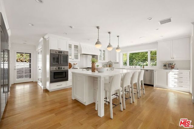 2828 Dumfries Road, Los Angeles, CA 90064