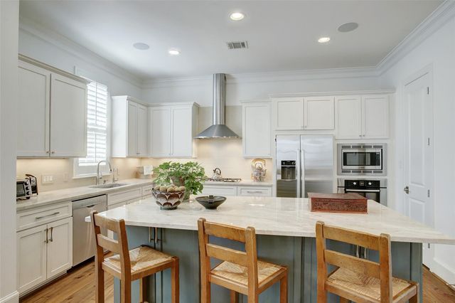 2134 Briarglen Drive, Houston, TX 77027