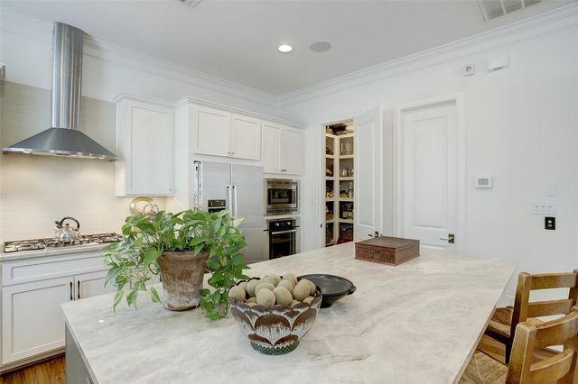 2134 Briarglen Drive, Houston, TX 77027