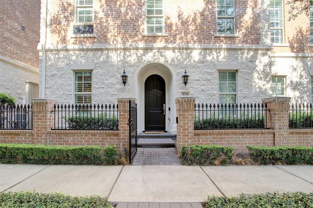 2134 Briarglen Drive, Houston, TX 77027