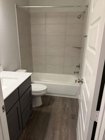 107 Harlequin Duck Court, Magnolia, TX 77354