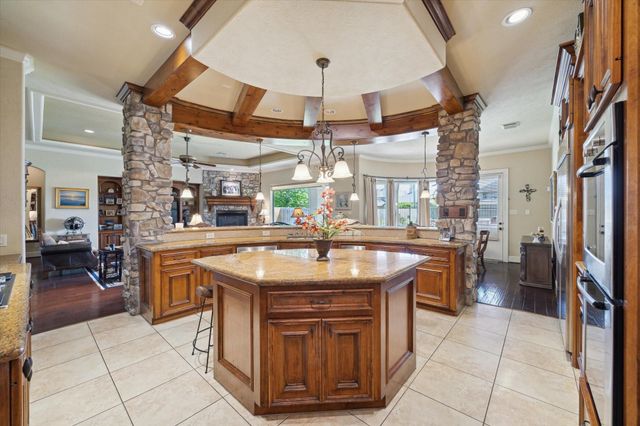 53 New Oak Trail, Kingwood, TX 77346