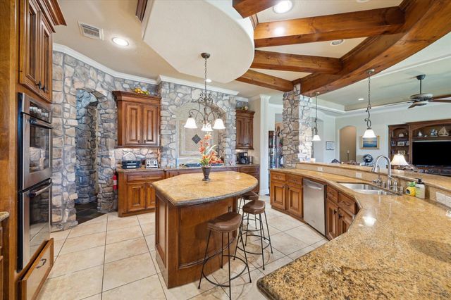 53 New Oak Trail, Kingwood, TX 77346
