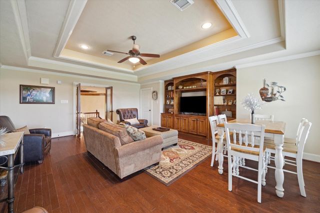 53 New Oak Trail, Kingwood, TX 77346