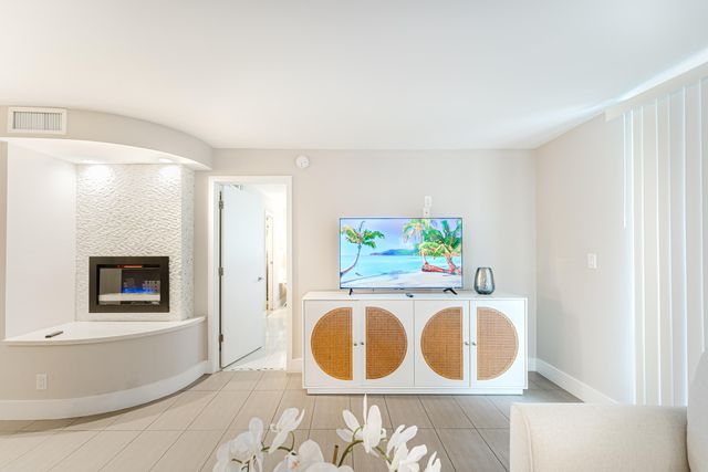 601 N Ocean Boulevard 102, Boca Raton, FL 33432