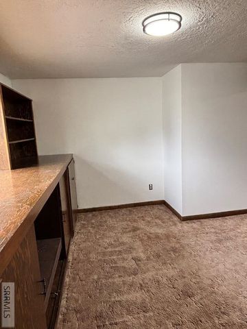 6764 Jennifer Lane, Idaho Falls, ID 83401