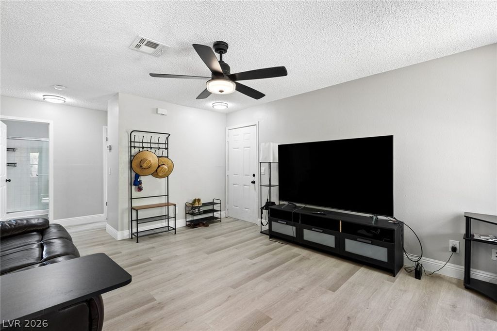 5576 West Rochelle Avenue 29D, Las Vegas, NV 89103 — photo 5