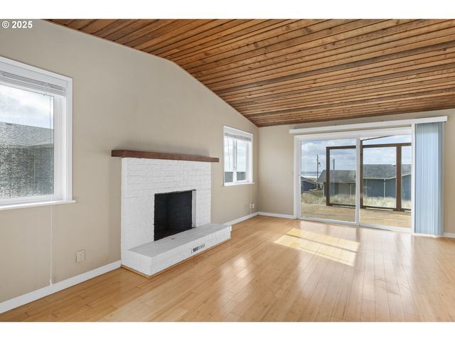 2414 Nw CONVOY Way, Waldport, OR 97394