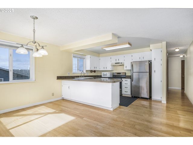 2414 Nw CONVOY Way, Waldport, OR 97394