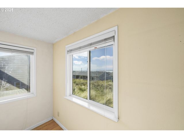 2414 Nw CONVOY Way, Waldport, OR 97394