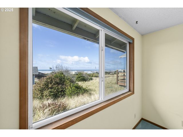 2414 Nw CONVOY Way, Waldport, OR 97394