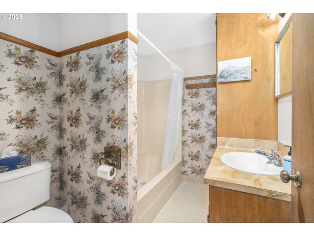 2414 Nw CONVOY Way, Waldport, OR 97394