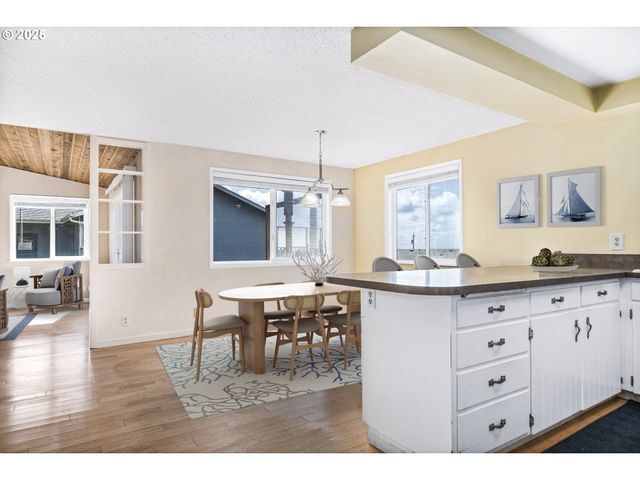 2414 Nw CONVOY Way, Waldport, OR 97394