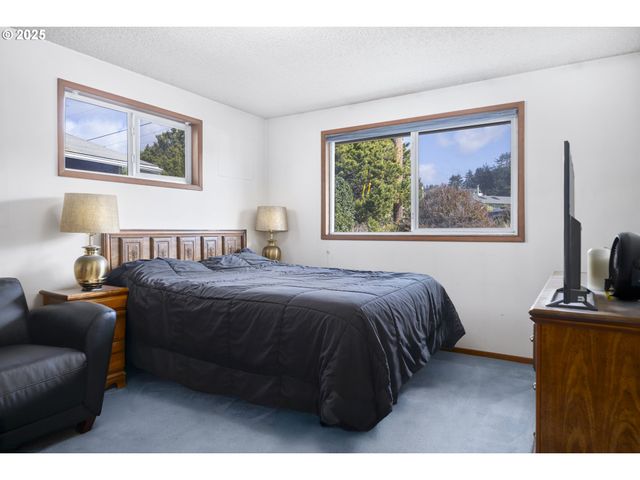 2414 Nw CONVOY Way, Waldport, OR 97394