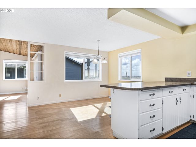 2414 Nw CONVOY Way, Waldport, OR 97394