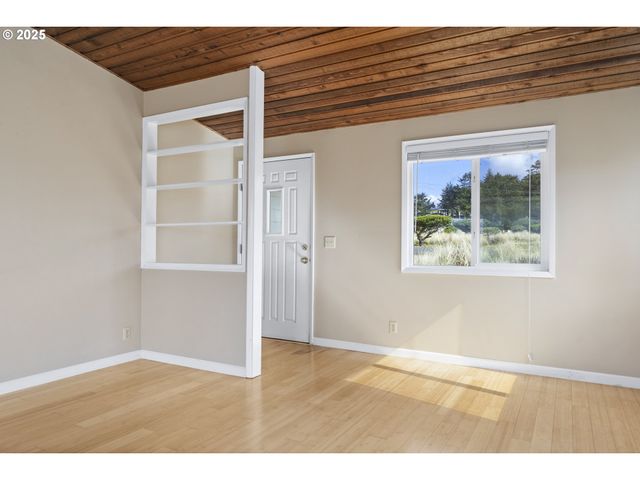 2414 Nw CONVOY Way, Waldport, OR 97394