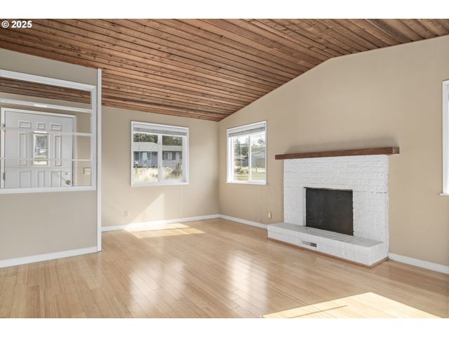 2414 Nw CONVOY Way, Waldport, OR 97394