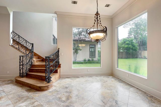 710 Pinehaven Drive, Houston, TX 77024