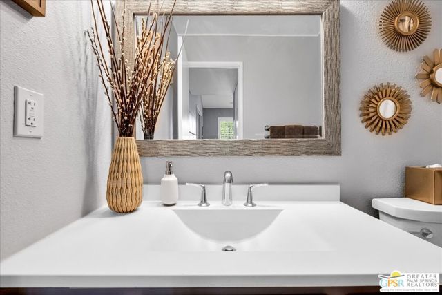 1150 E Amado Road 17B2, Palm Springs, CA 92262