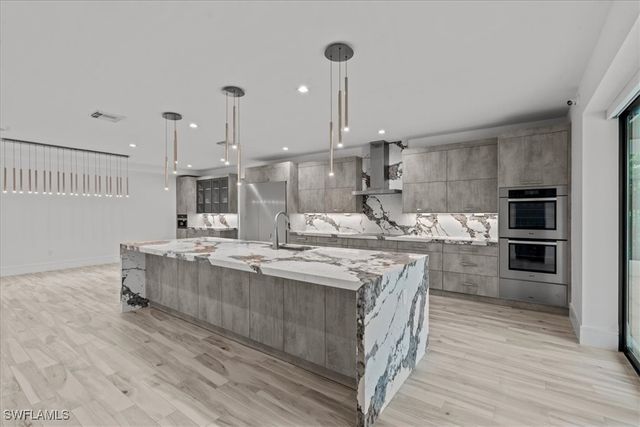 3800 Crayton RD, Naples, FL 34103